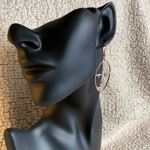 💌 Handmade Winking Eye Gold Tone Earrings - Picture 2 of 7